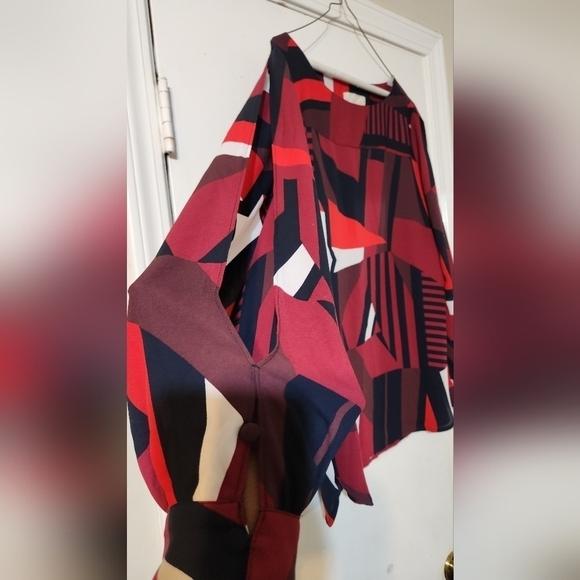 Multi colored peek sleeve blouse - Picture 4 of 8